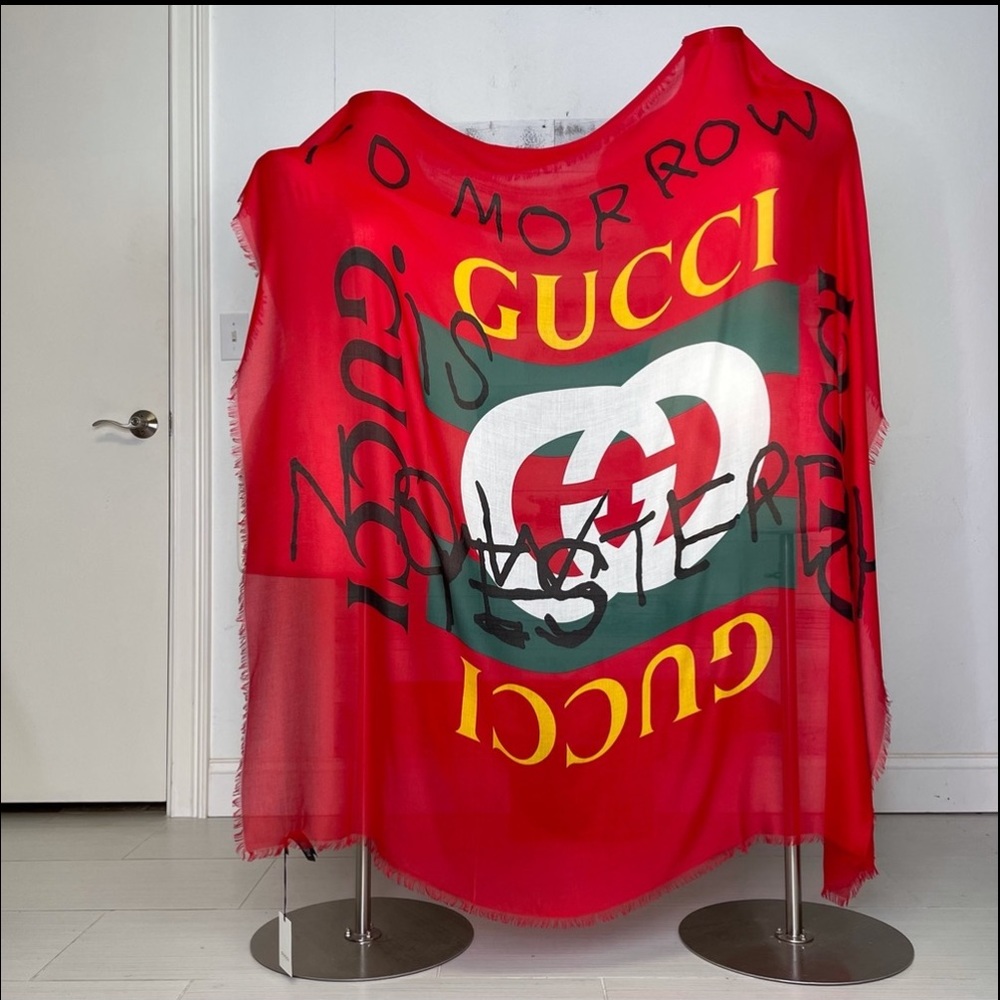 GUCCI Coco Capitan Red Silk Scarf Shawl 494005 Logo Collector Rare Words Luxury - Picture 15 of 15